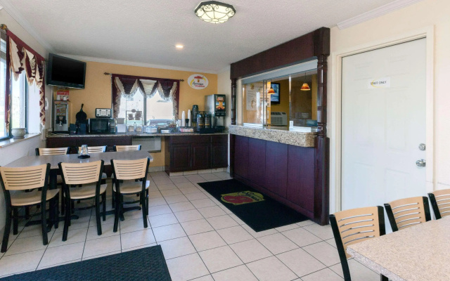 Super 8 Flint Miller Rd/Airport