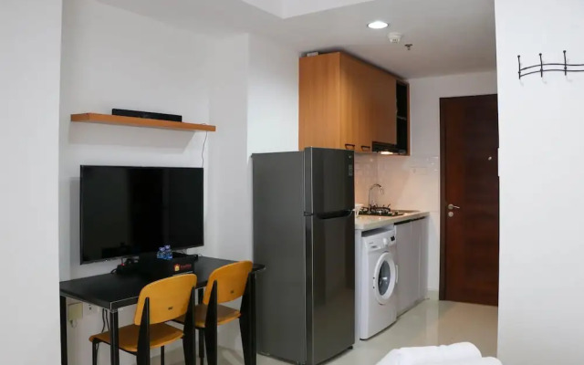 Fancy And Nice Studio Room At West Vista Apartment