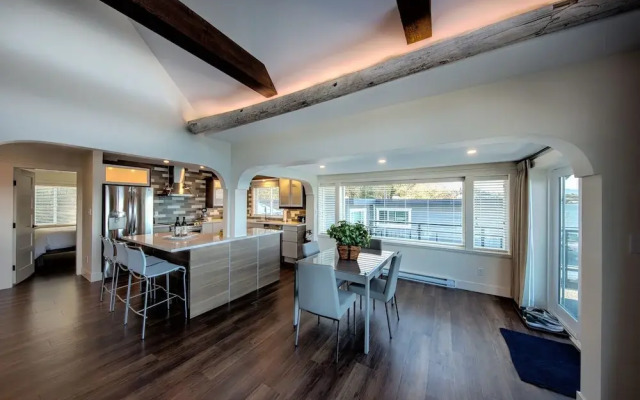 Qualicum Beach Ocean Suites