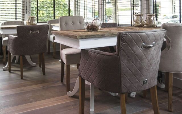 Zenzez Hotel & Lounge