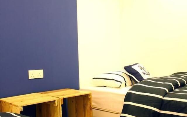 Roof Talk Theme Hostel