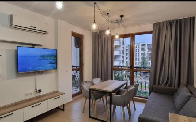 Beautiful Deluxe 2-bed Apartment in Sunny Beach