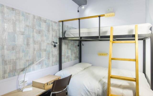 Houze Hostel