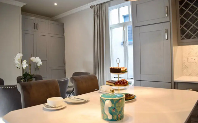 Modern 3 Bedroom Penthouse in Templebar