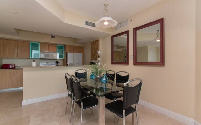 Stylish Modern 2bd 2bth Apt Near the Beach