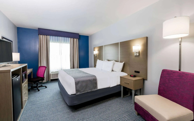 Days Inn & Suites by Wyndham Houston NW Cypress