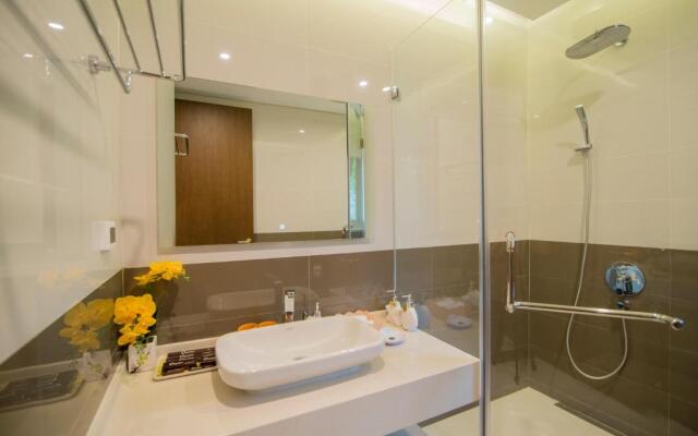 Five Stars 5 Bedrooms And 1 Movie Room Beachfront