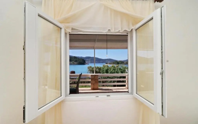 Beachfront House Neda's Place