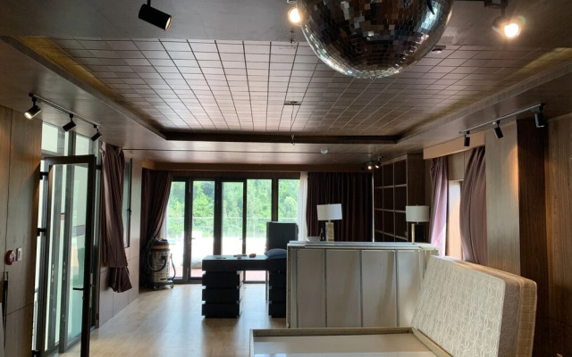 Oyo 877 Win Hotel And Apartment