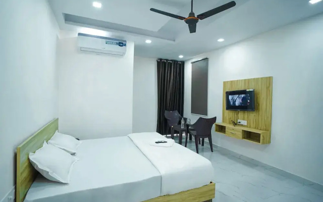 Roomshala 031 Silver Crown Sector 23