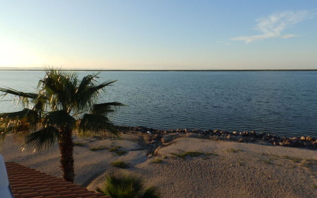 Casa Kootenay Waterfront BnB