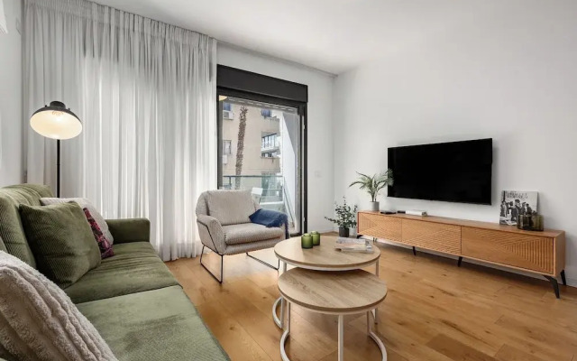 Sunny Chic in TLV Center by Sea N' Rent