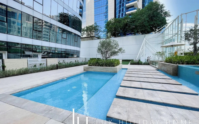 LUX  Pad Executive Suite Canal View 5