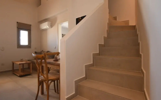 Santorini - Villa - Sleeps 4 - Pool - Parking