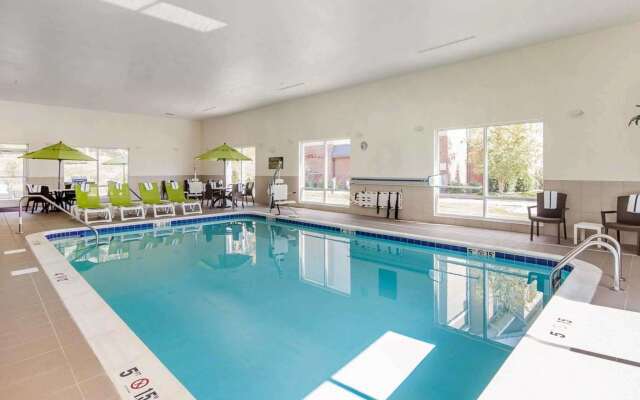 Comfort Suites Marietta - Parkersburg