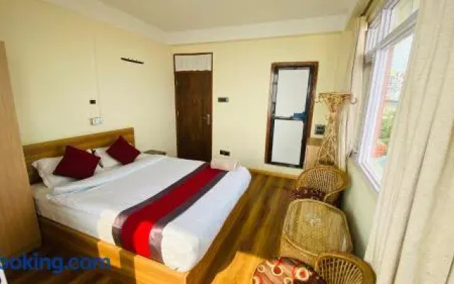 SPOT ON 393 Himalayan Sunrise