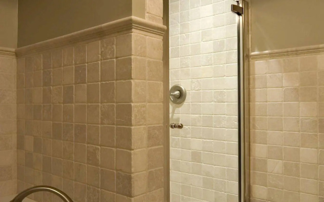 Frontenac Club Inn