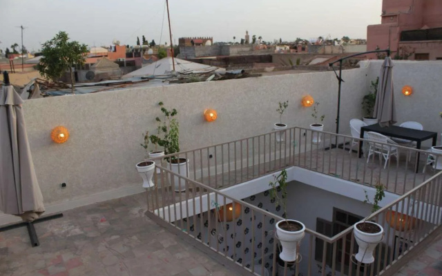 Corner Hostel Marrakech - Adults Only