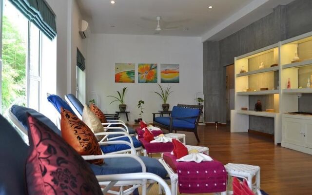 Frangipani Villa Hotel II
