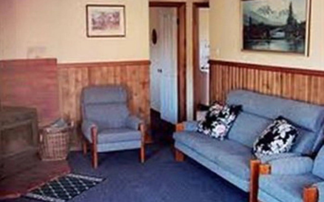 Lake Yalleena Nature Retreat