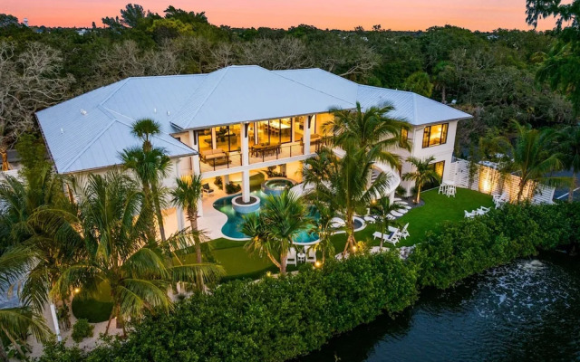 Salty Oak in Siesta Key