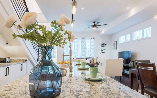 Sanitized Newly Designed Super Chic Indy Home Near Fountain Square!