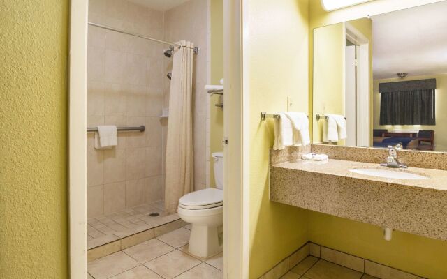 Scottish Inn & Suites