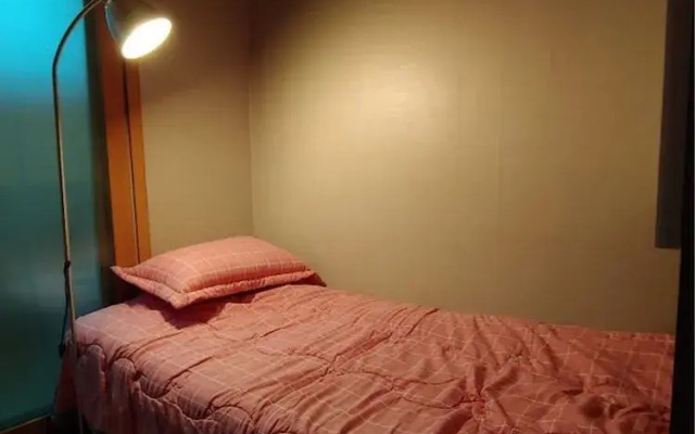 I Sleep Alone Guesthouse
