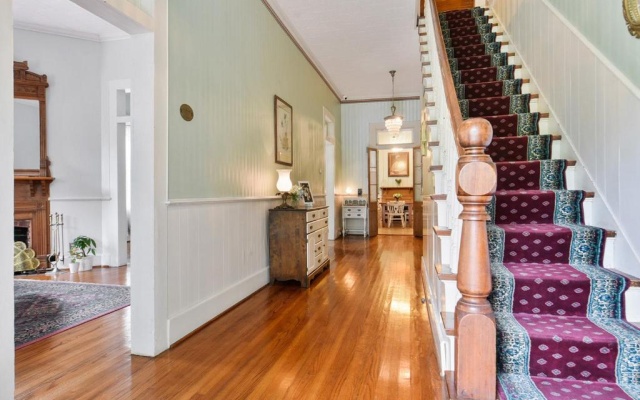 Aaah! T'Frere's Bed and Breakfast