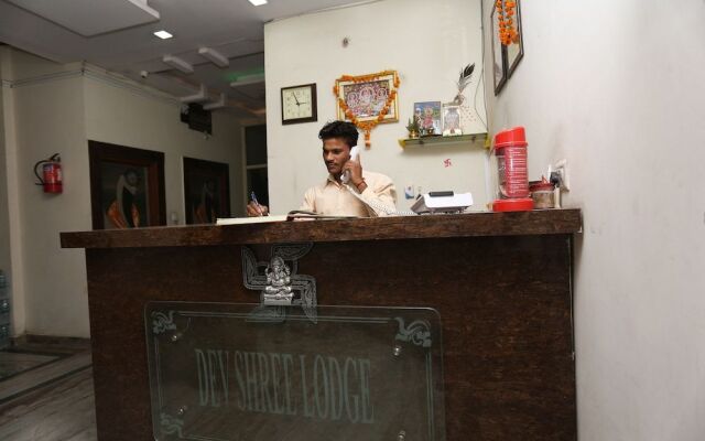 OYO 22665 Hotel Dev Shree