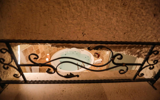 Sinasos Palace Cave Hotel