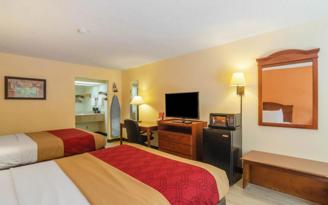 Econo Lodge Inn & Suites