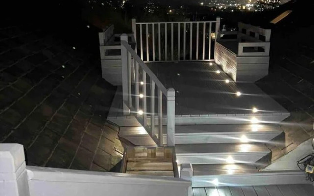 Luxury 3 Bedroom Penthouse w Massive Roof Terrace
