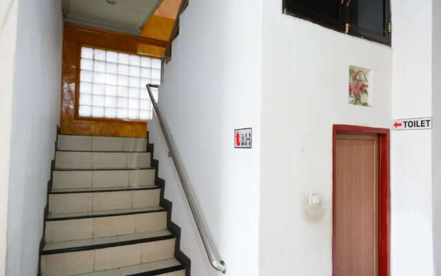 RedDoorz near Kamali Beach Bau Bau