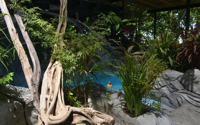 The Lookout Inn Lodge