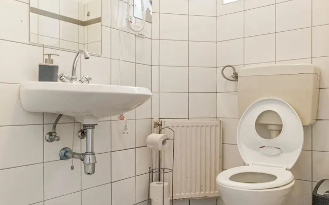 Bright 2BR Apt Perfect Long Stay