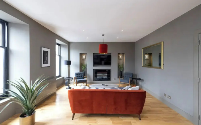 Stylish 2-bed flat in New Town