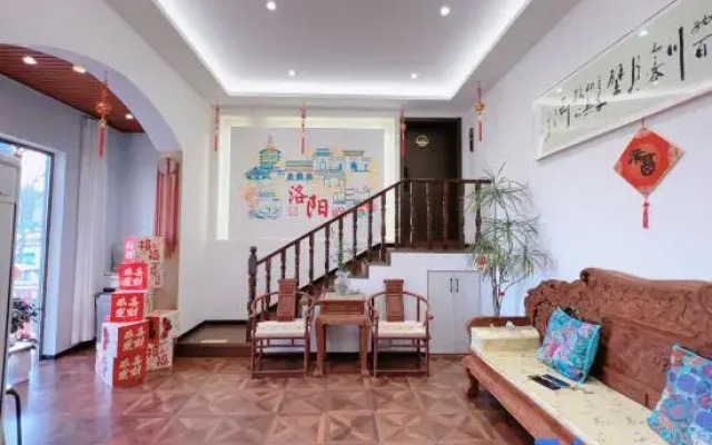 There is a homestay (Luoyi Ancient City)