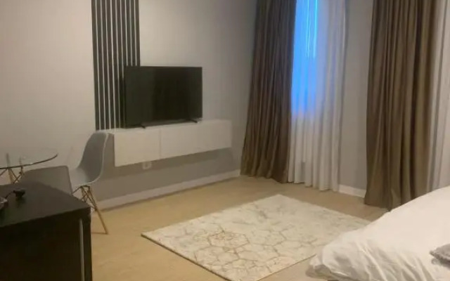 EM04- Studio premium