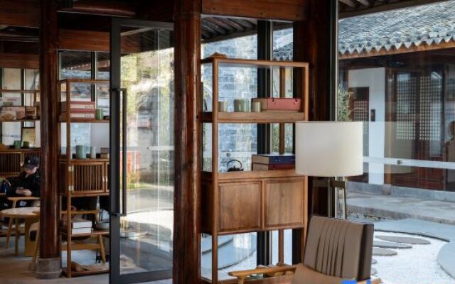 Ningbo Cloud Hotel (Cicheng Ancient County Chengchenghuang Temple)