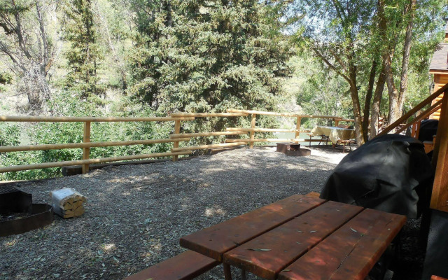 Snake River Cabin Village