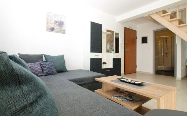 Apartment 1819