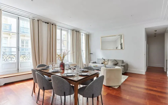 Sublime 3 Bedroom Flat Palais Royal Bourse