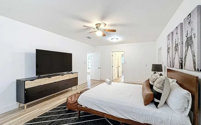 6616 Travis Blvd