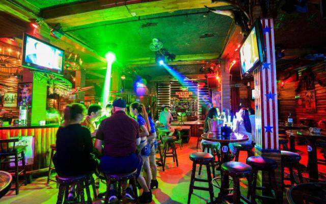 Seventeen Saloon Hotel