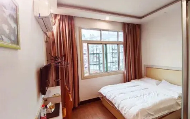 Fenghuang Ancient Town Runlong Boutique Homestay (Ancient Town Branch)
