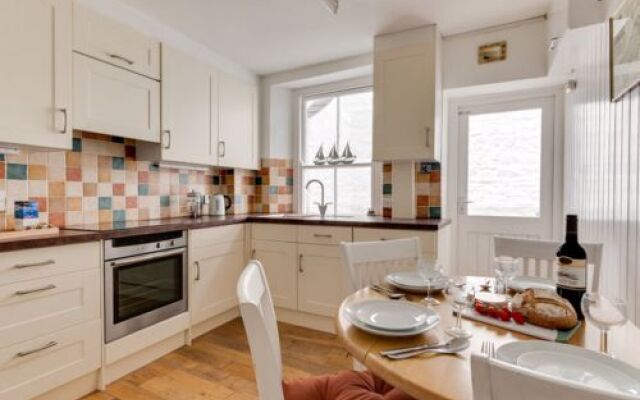 House Violet Looe