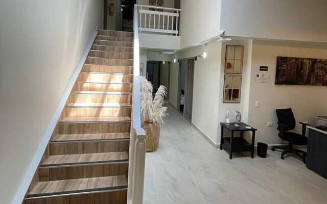 Hotel 12 Nights