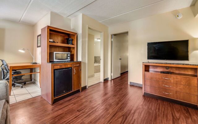 Econo Lodge Inn & Suites Griffin North