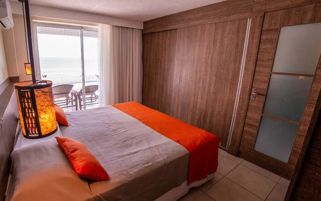 Flats com ampla varanda - 150m da Praia de Ponta Negra